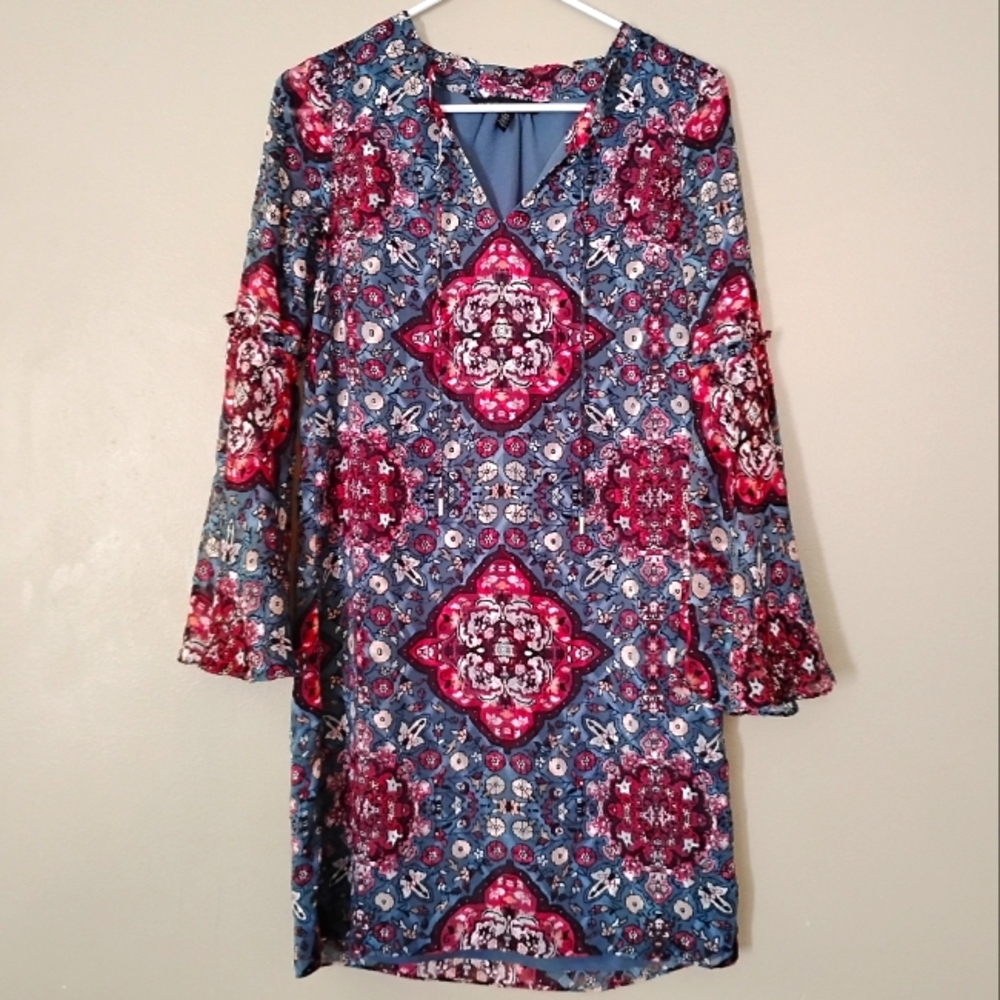 White house black market medallion shift dress size xs